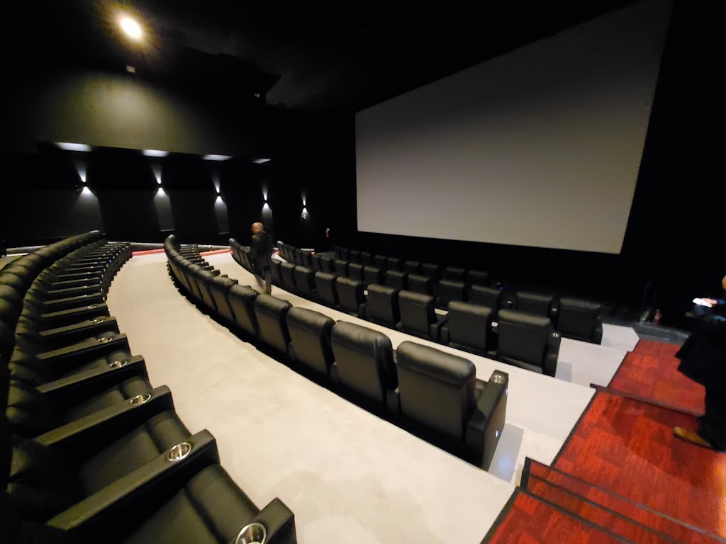 Cinéma St-Eustache | movie theater | 305 Av. Mathers, Saint-Eustache, QC J7P 4C1, Canada | 4504727086 OR +1 450-472-7086