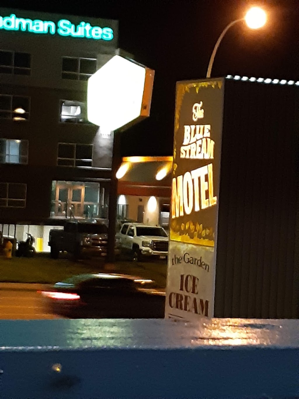 Blue Stream Motel | 4202 32 St, Vernon, BC V1T 5P4, Canada | Phone: (250) 545-2221