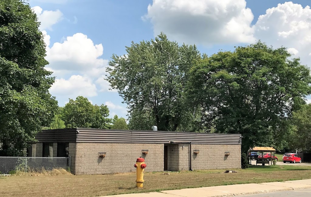 Hilltop Manor | 1005 St Lawrence St, Merrickville, ON K0G 1N0, Canada | Phone: (613) 269-4707