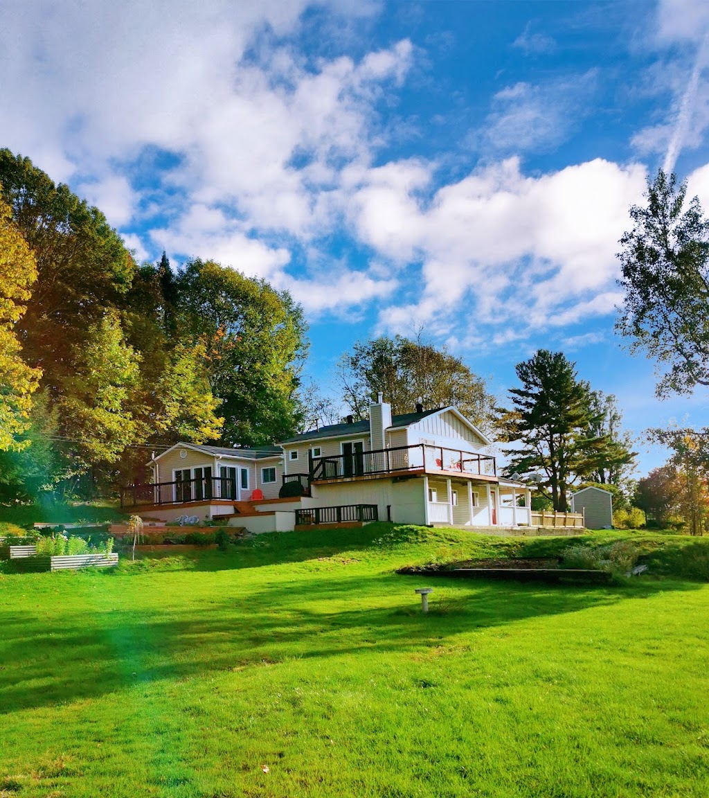 Musokuka Cottage bracebridge | 1236 Golden Beach Rd, Bracebridge, ON P1L 1W8, Canada | Phone: (647) 383-8675