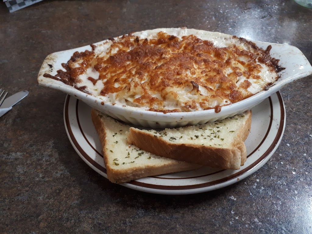 Sisters Cafe Western Pizza | 132 Mountain St, Strasbourg, SK S0G 4V0, Canada | Phone: (306) 725-3800
