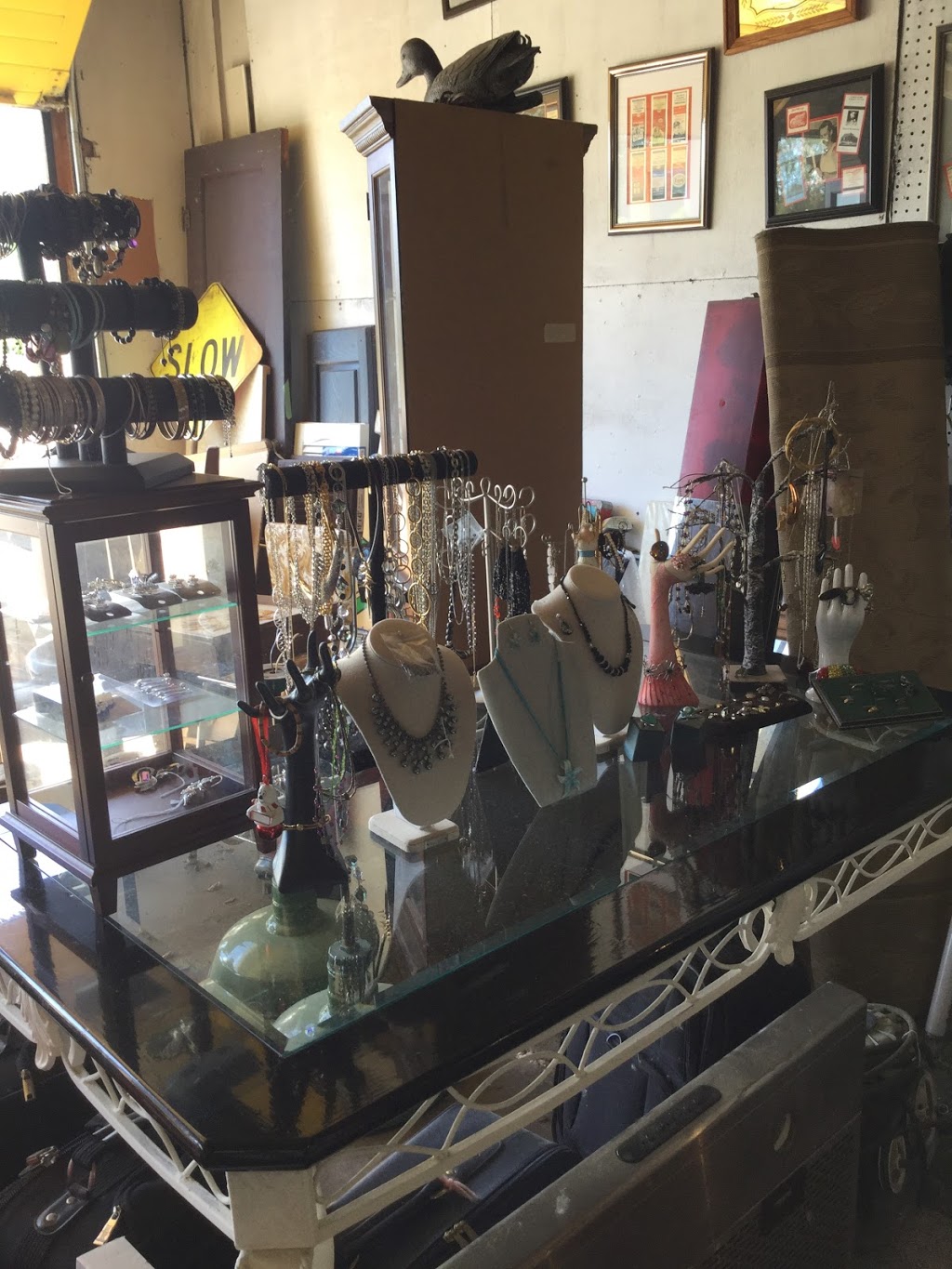 Marys Place Treasures | 22556 Loyalist Pkwy, Trenton, ON K8V 5P7, Canada | Phone: (613) 392-1395