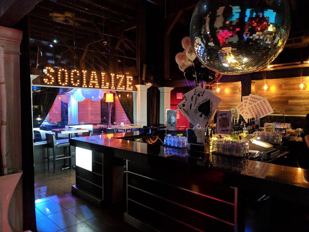 Dirty Martini Oakville | 2075 Winston Park Dr, Oakville, ON L6H 5R7, Canada | Phone: (905) 829-8400
