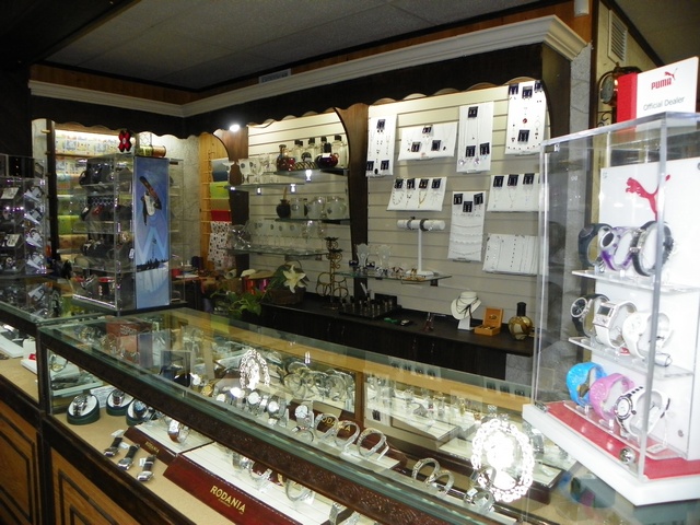 Bijouterie St-Arneault | 1362 Rue dActon, Acton Vale, QC J0H 1A0, Canada | Phone: (450) 546-2493