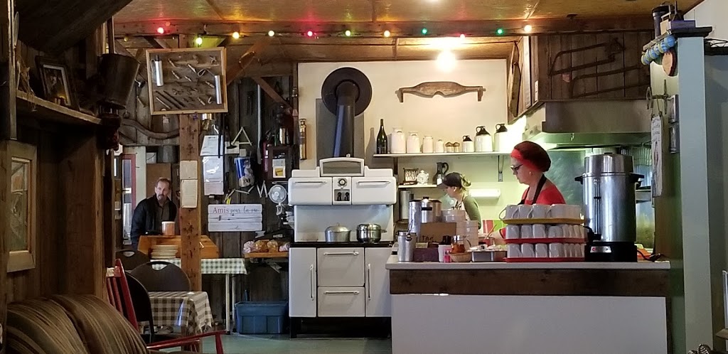 Erablière Au Bec Sucré | 5677 Chemin de lAéroport, Valcourt, QC J0E 2L0, Canada | Phone: (450) 532-3771