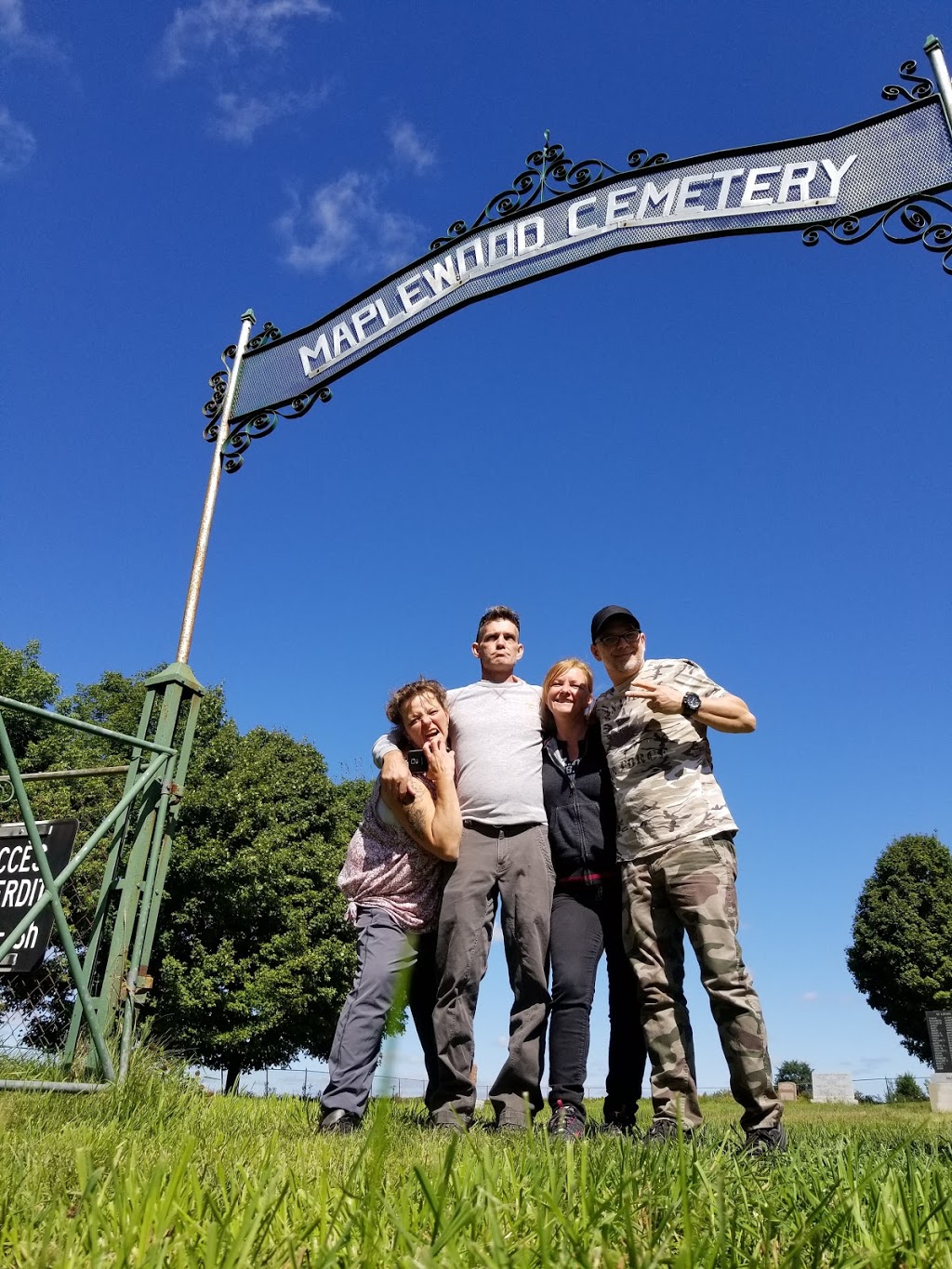 Cimetière Maplewood | 302-334 Chemin de la Rivière, Saint-Félix-de-Kingsey, QC J0B, Canada