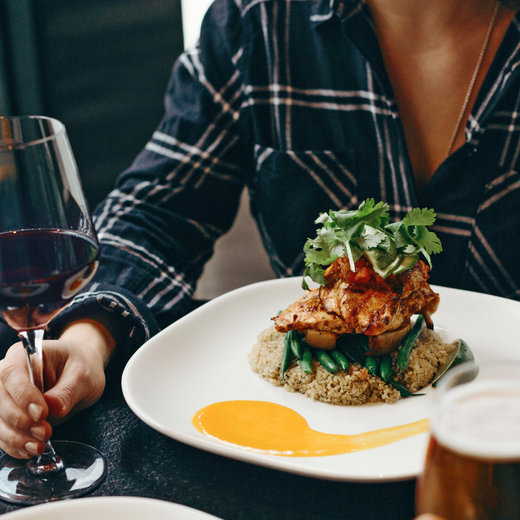 Moxies Grill & Bar | 1620 Kenaston Blvd, Winnipeg, MB R3P 0Y4, Canada | Phone: (204) 489-1199