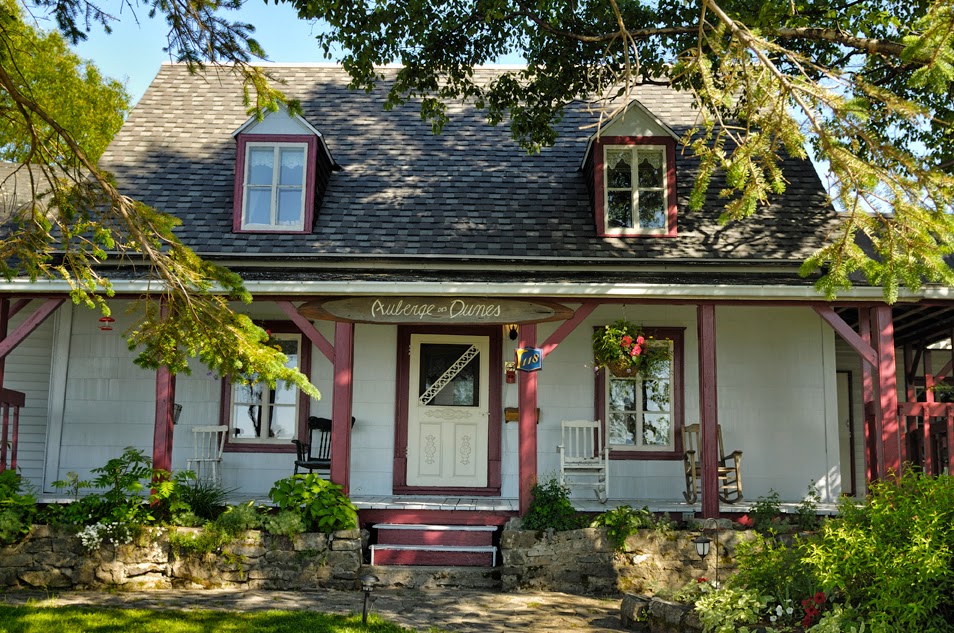 Auberge des Dunes | 118 Chemin de la Basse Ville, LIsle-aux-Grues, QC G0R 1P0, Canada | Phone: (418) 248-0129
