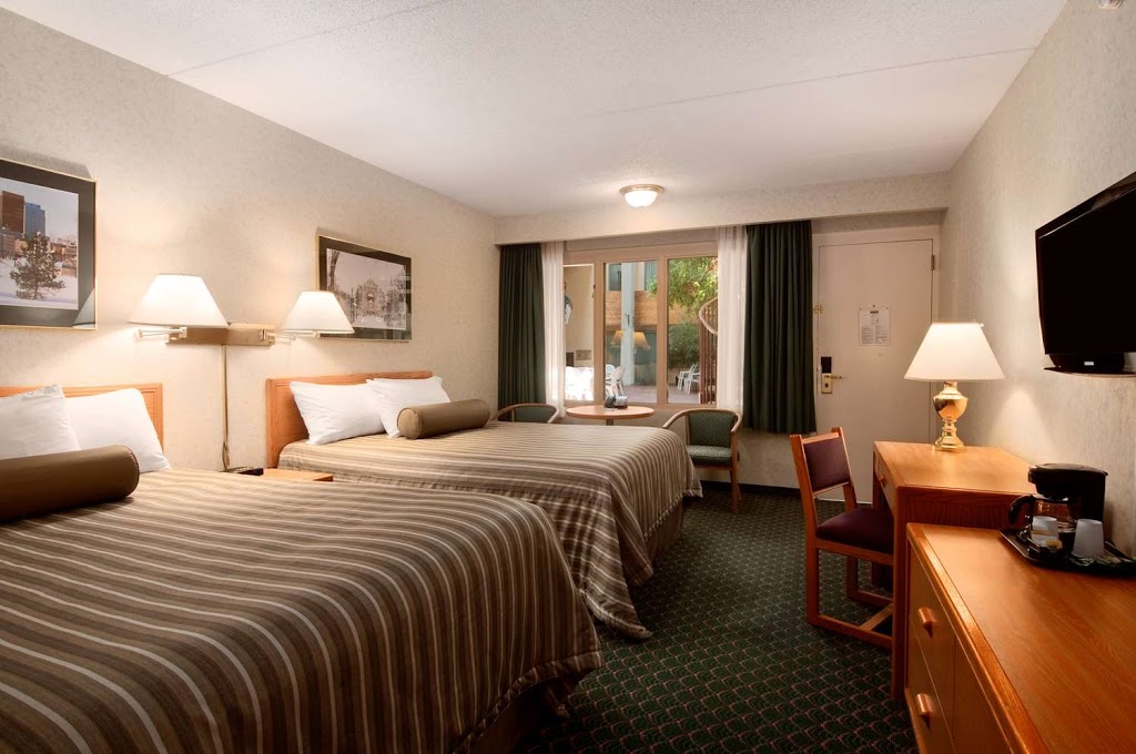 Travelodge by Wyndham Winnipeg East | 20 Alpine Ave, Winnipeg, MB R2M 0Y5, Canada | Phone: (204) 255-6000