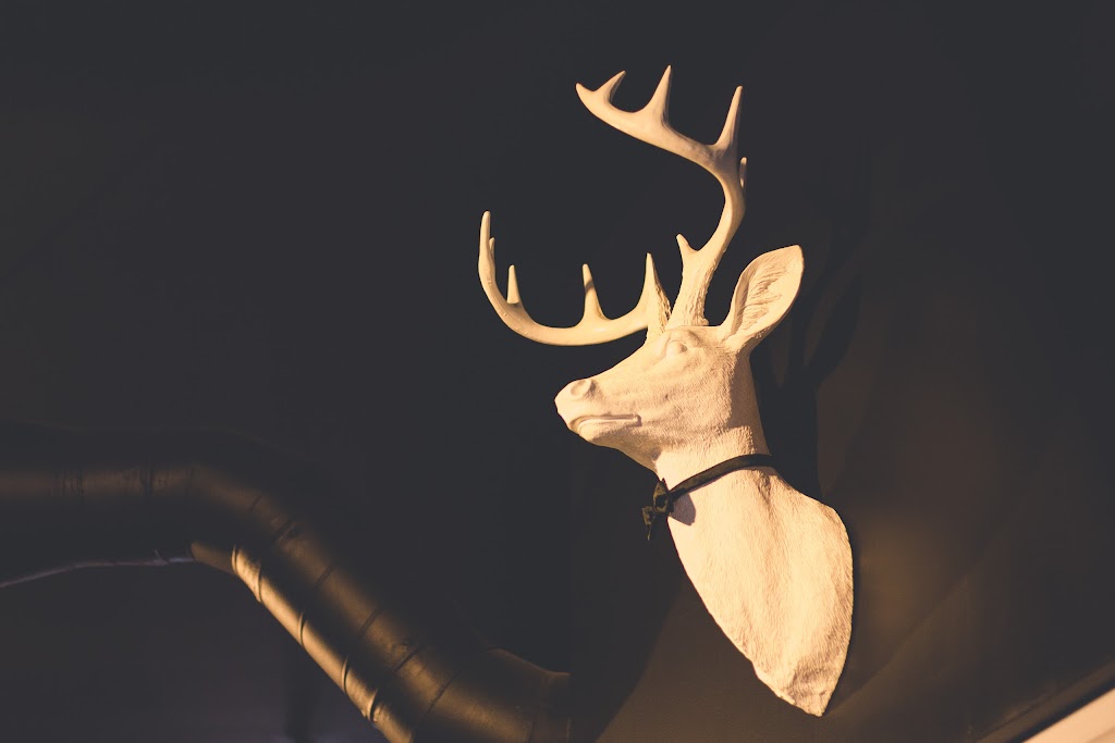 Le Cerf Blanc | 1115 Bd de lAnge Gardien N, LAssomption, QC J5W 1N7, Canada | Phone: (450) 914-0870