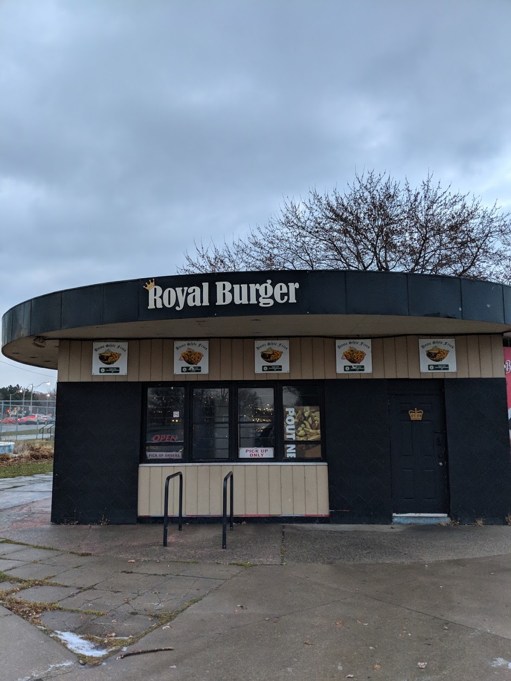 Royal Burger | 1777 Lake Shore Blvd W, Toronto, ON M6K 1L4, Canada