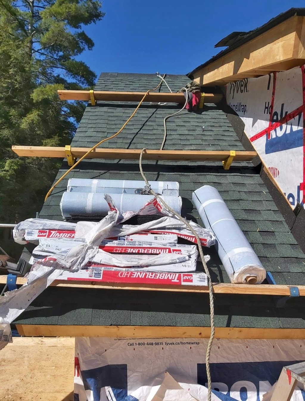 D.C United Roofing | 28 Currie St Unit #13, Barrie, ON L4M 5N4, Canada | Phone: (705) 733-6072