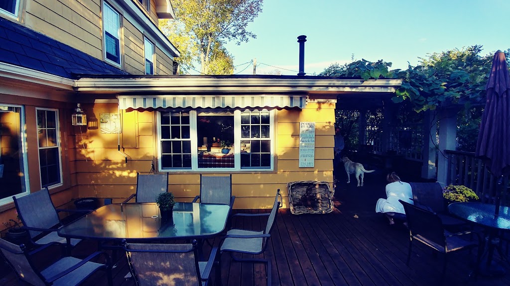 Stella Rose B & B | 611 Main St, Wolfville, NS B4P 1G1, Canada | Phone: (902) 697-2368