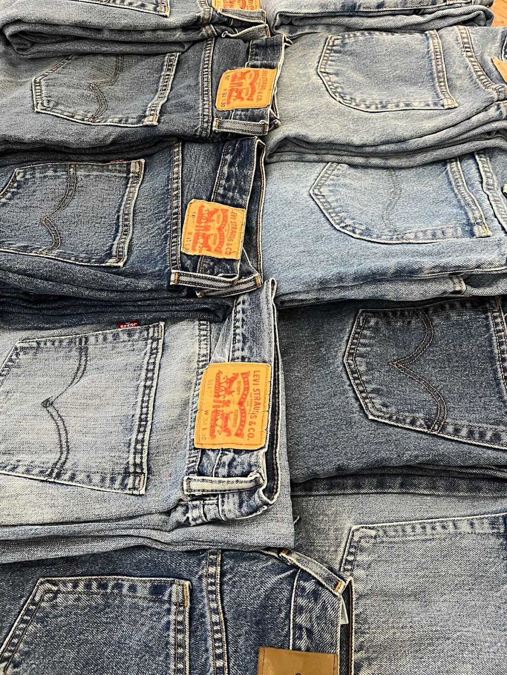 RoadThrifts Granby | 166 Rue Cowie local #107, Granby, QC J2G 3V3, Canada | Phone: (579) 361-4695