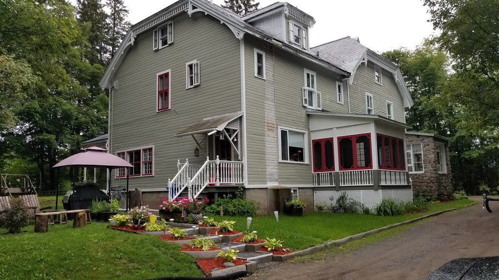Au Clos Rolland, Couette & Cafe | 1200 Rue Saint Jean, Sainte-Adèle, QC J8B 1E6, Canada | Phone: (450) 229-1939