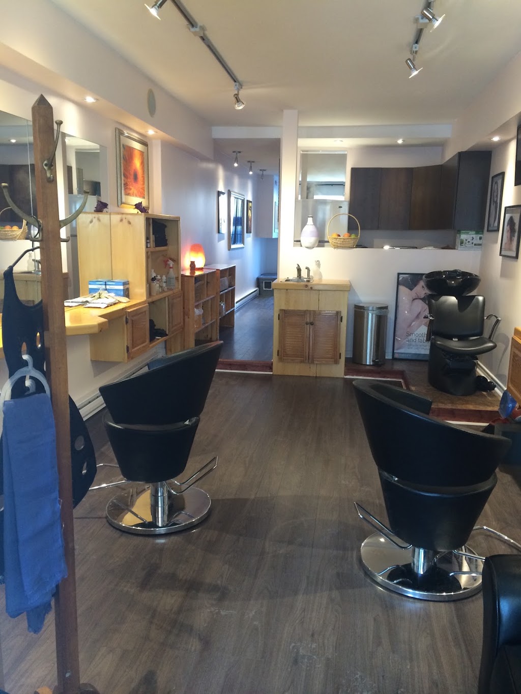 Henna Hair Salon | 128 Dundas St W, Whitby, ON L1N 2L9, Canada | Phone: (905) 626-6736