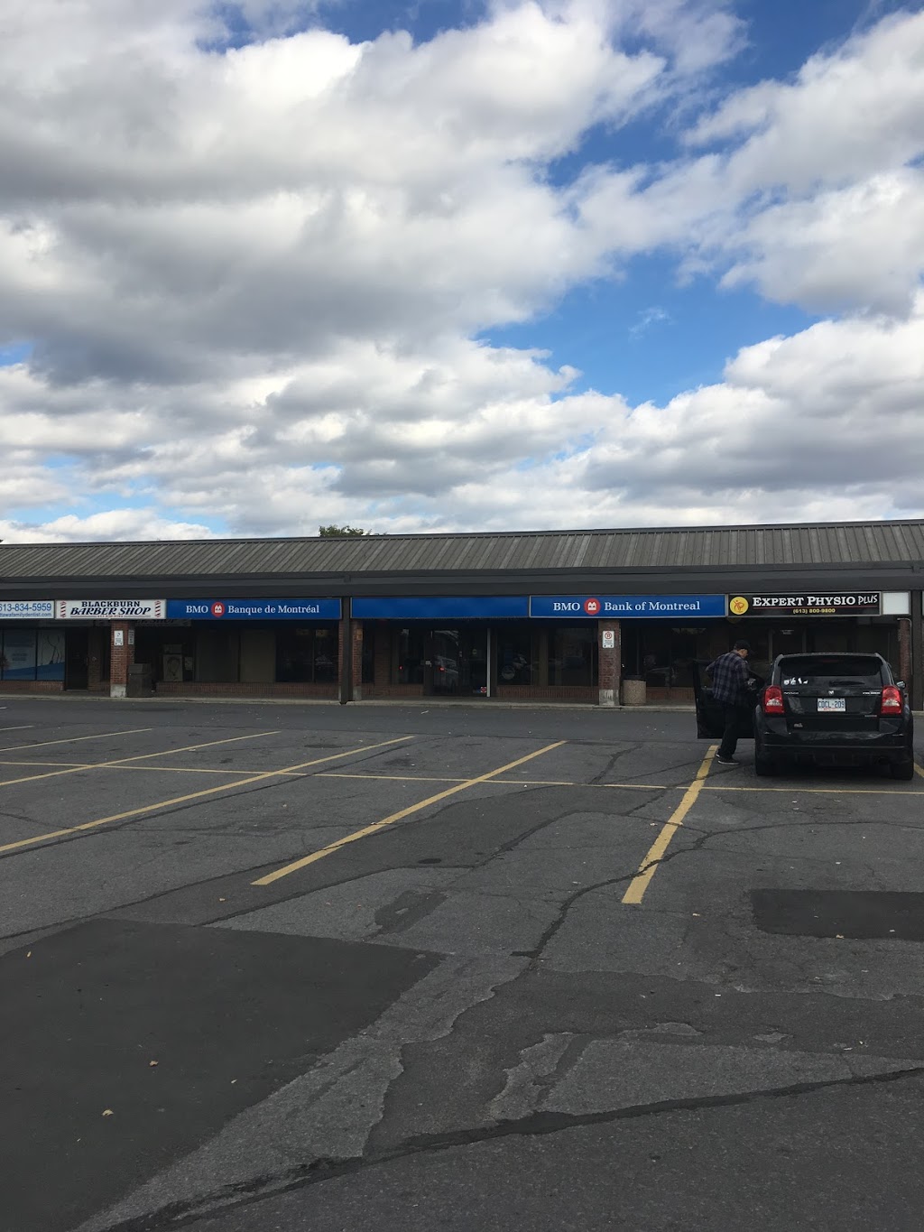Blackburn Shoppes | 2640 Innes Rd, Gloucester, ON K1B 4Z5, Canada | Phone: (416) 391-2500