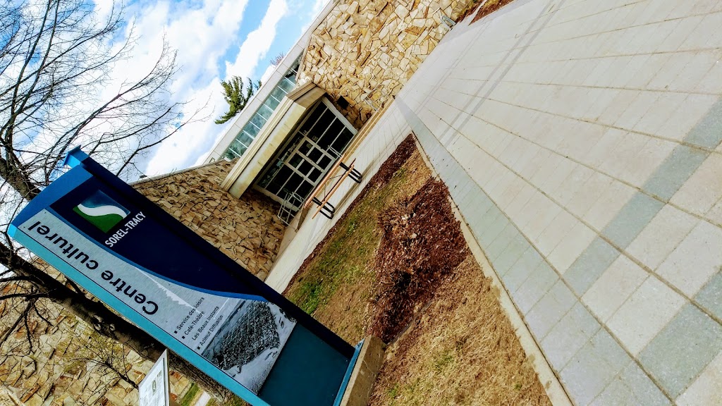 Piscine Laurier-R.-Ménard | P.368, 3035 Pl. des Loisirs C, Sorel-Tracy, QC J3P 7K1, Canada | Phone: (450) 780-5600 ext. 4460