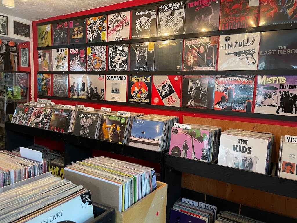 Musique-Disque Sonik | 4050 Rue Berri, Montréal, QC H2L 4H3, Canada | Phone: (514) 288-2113