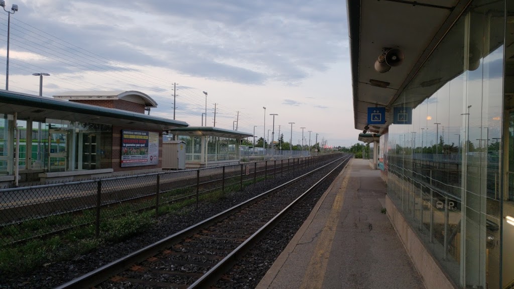 Oakville Go Station Parkade | 155 Cornwall Rd, Oakville, ON L6H 0E8, Canada | Phone: (416) 869-3200