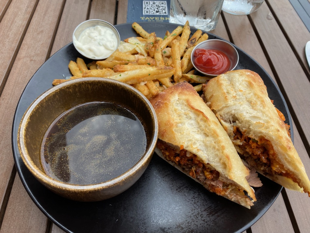 Tavern on the Green | 35997 McKee Rd, Abbotsford, BC V3G 2L6, Canada | Phone: (604) 744-0080