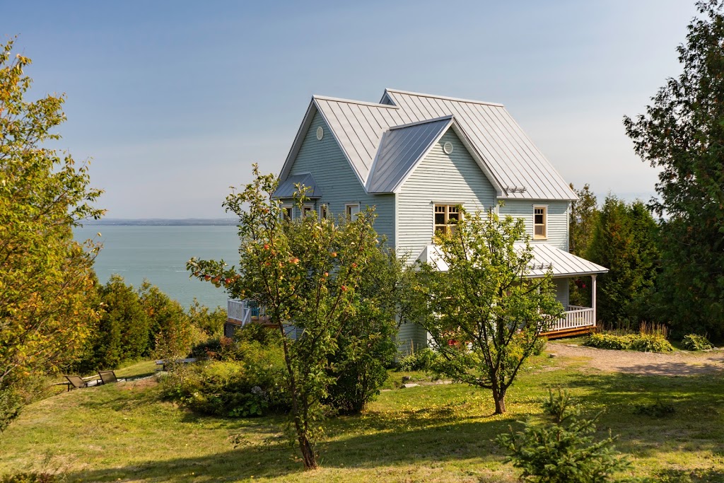 Maison de Campagne St-Irénée | 1529 Chemin du Ruisseau Jureux, Saint-Irénée, QC G0T 1V0, Canada | Phone: (418) 952-2573