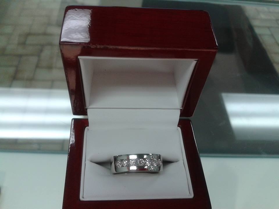 J. Real Jewellers | 900 King St 2nd Floor, London, ON N5W 2X7, Canada | Phone: (519) 432-0553