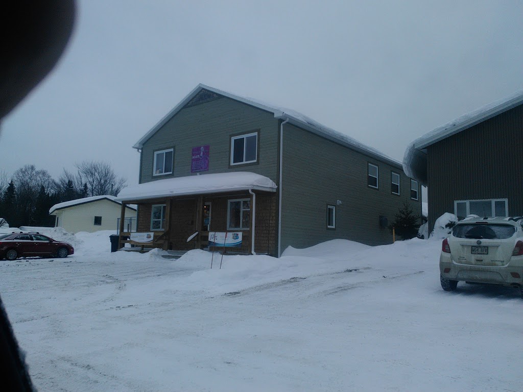 Auberge des 4 Pattes | 555 Rue Chef Thomas Martin, Wendake, QC G0A 4V0, Canada | Phone: (418) 843-6578