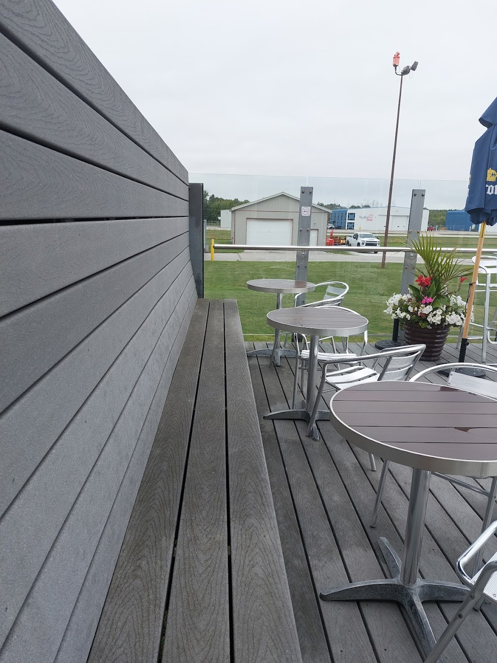 Off Eleven Pizza + Eats | 30 Airport Rd, Oro-Medonte, ON L0L 2E0, Canada | Phone: (705) 487-0603