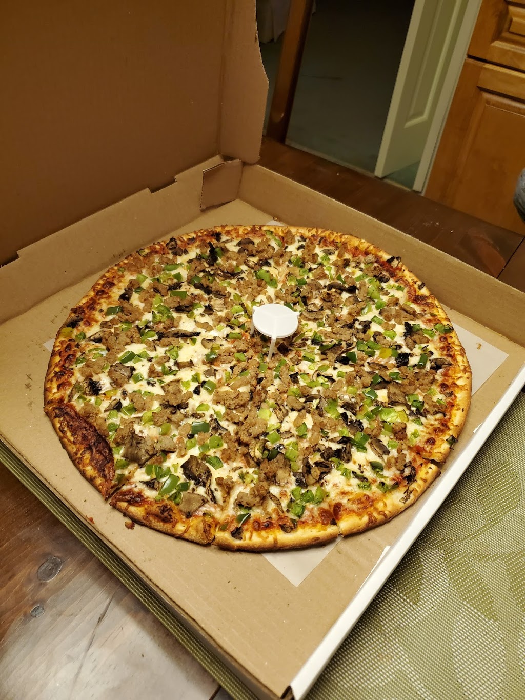 Julius Pizza | 600 Ontario, St. Catharines, ON L2N 7H8, Canada | Phone: (905) 935-7971