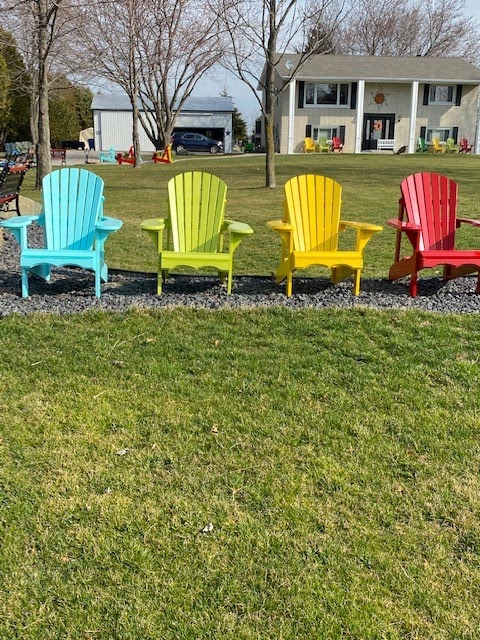 Sunny Day Chairs | 11312 Essex 8, Essex, ON N8M 2X6, Canada | Phone: (519) 919-9270