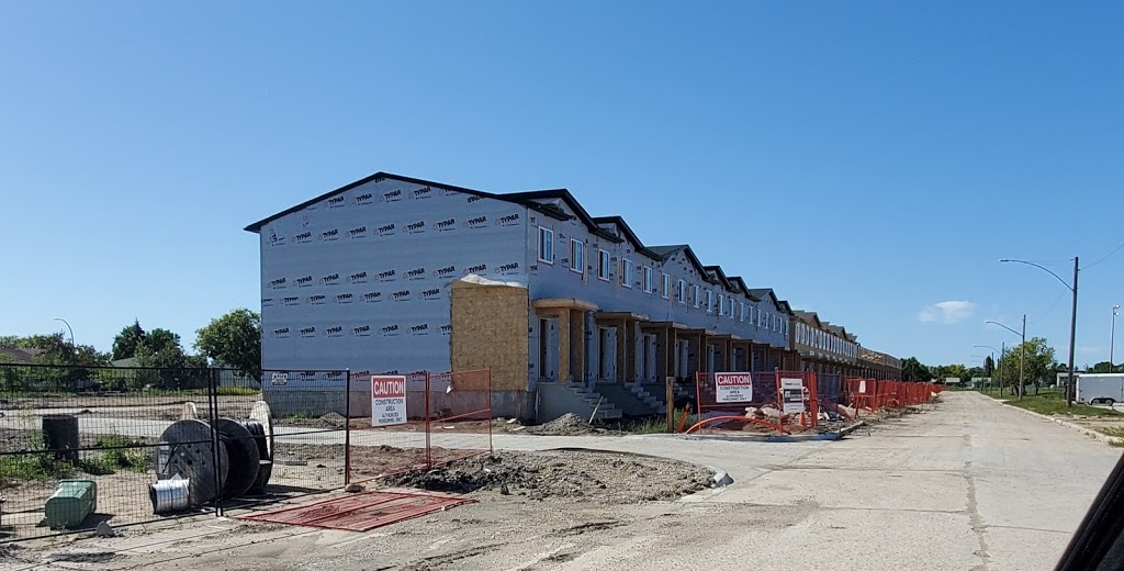 Riel pointe town houses | 17 Forrester Ave, Winnipeg, MB R2M 3G4, Canada | Phone: (204) 293-3798