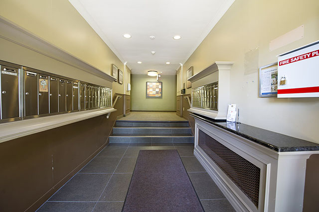 Esplanade Towers (1) | 1 Grosvenor St, London, ON N6A 1Y2, Canada | Phone: (519) 433-6145