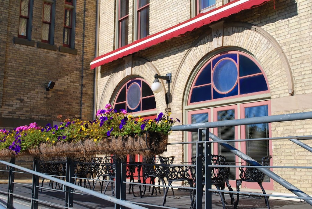 Victoria Playhouse Petrolia | 411 Greenfield St, Petrolia, ON N0N 1R0, Canada | Phone: (519) 882-1221