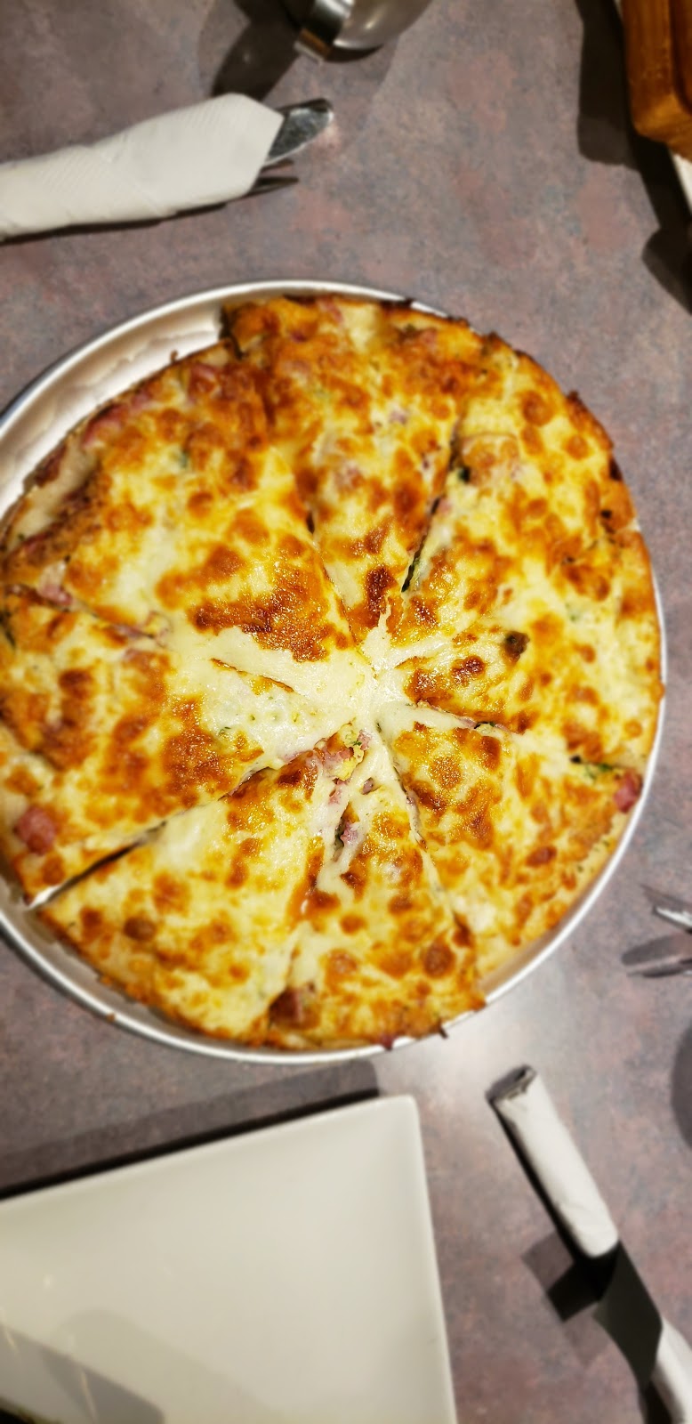 Regent Family Restaurant & Neighbourhood Pub | 3823 Sherwood Dr, Regina, SK S4R 6N1, Canada | Phone: (306) 543-3211
