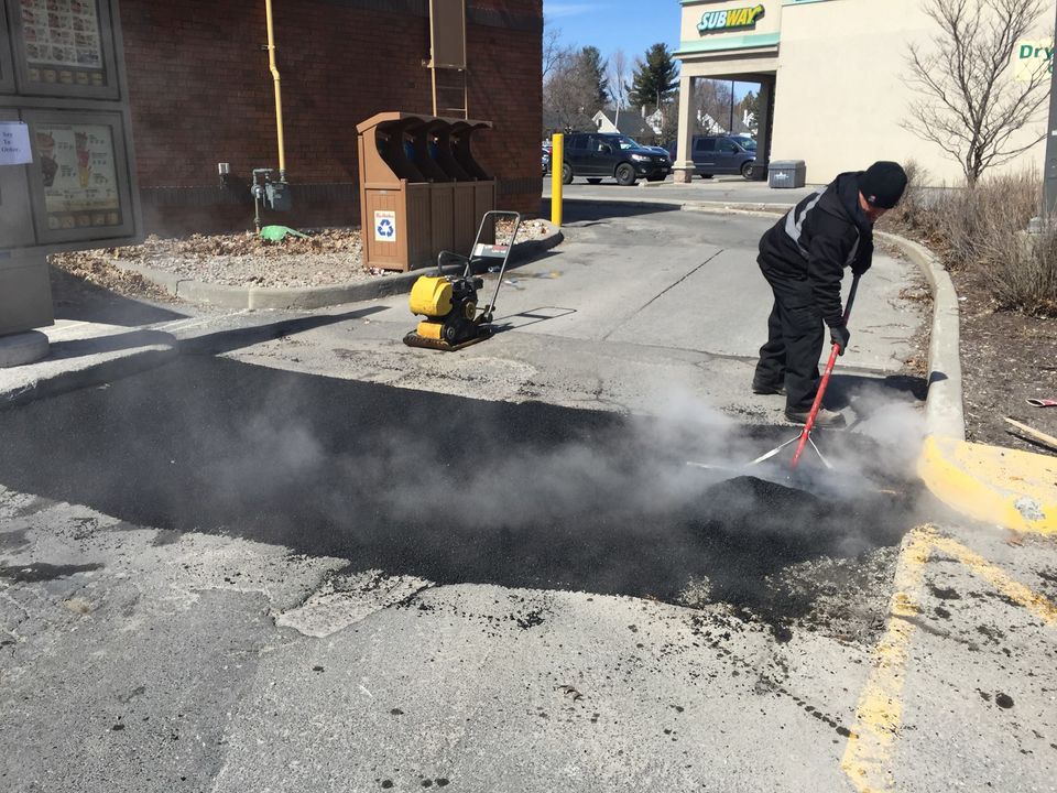 Bulldog Sealing & Asphalt Repair | 1474 Black Stallion Way, Greely, ON K4P 1P2, Canada | Phone: (613) 853-4474