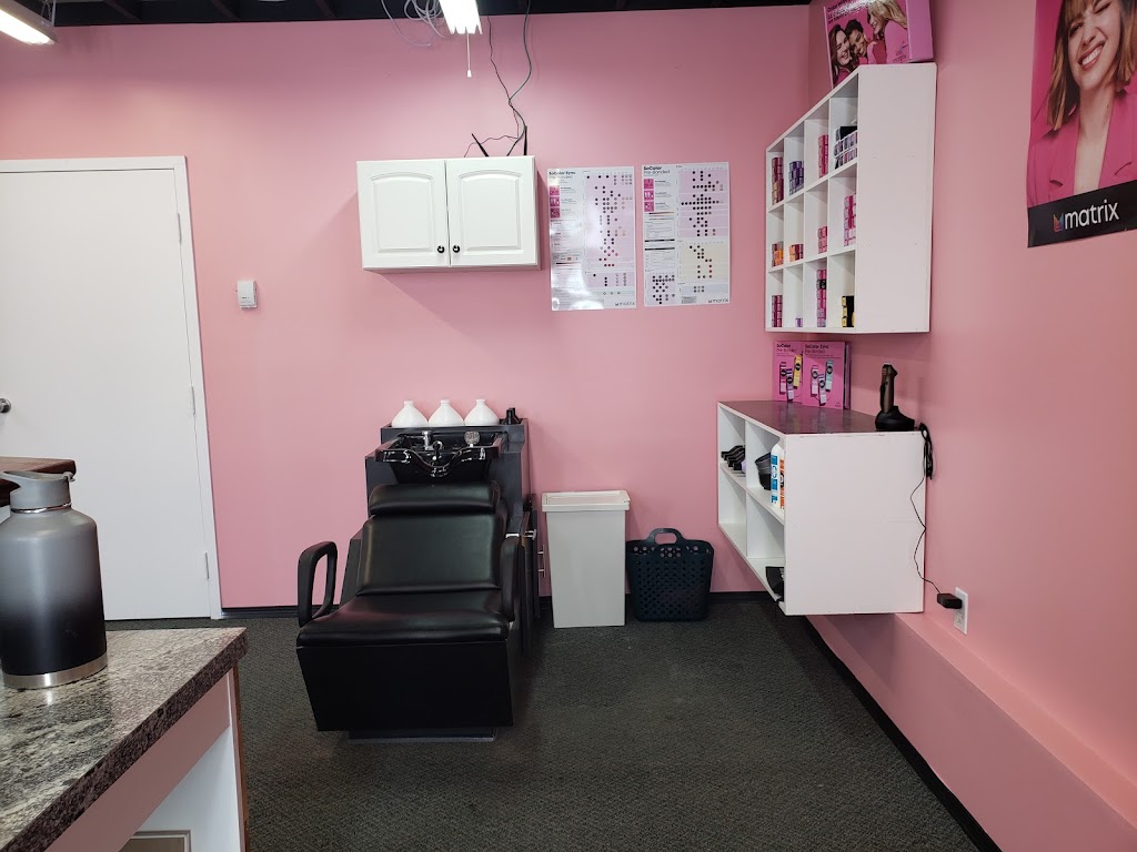 Le Petit Salon | 11 Main St, Hay Lakes, AB T0B 1W0, Canada | Phone: (780) 878-8768