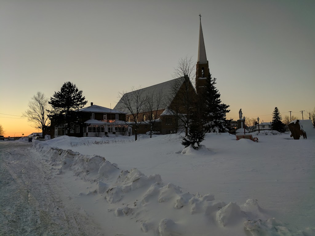 Sports Complex Desjardins De Dolbeau-Mistassini | 1032 Rue des Érables, Dolbeau-Mistassini, QC G8L 1C1, Canada | Phone: (418) 276-0160