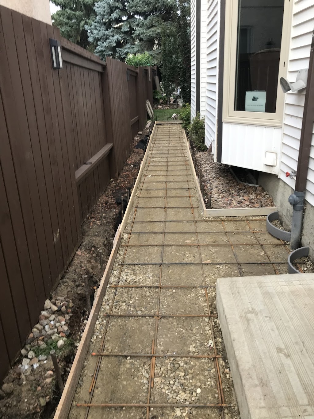 Medeiros Concrete and Construction Ltd. | 32 Ashton Gate, Spruce Grove, AB T7X 4R5, Canada | Phone: (780) 966-5601