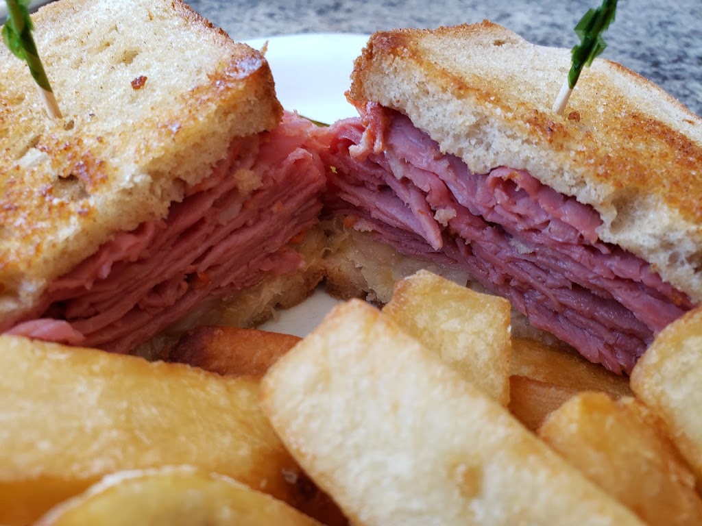 Family Circle Restaurant | 147 Wellington St, London, ON N6B 2K7, Canada | Phone: (519) 434-0441
