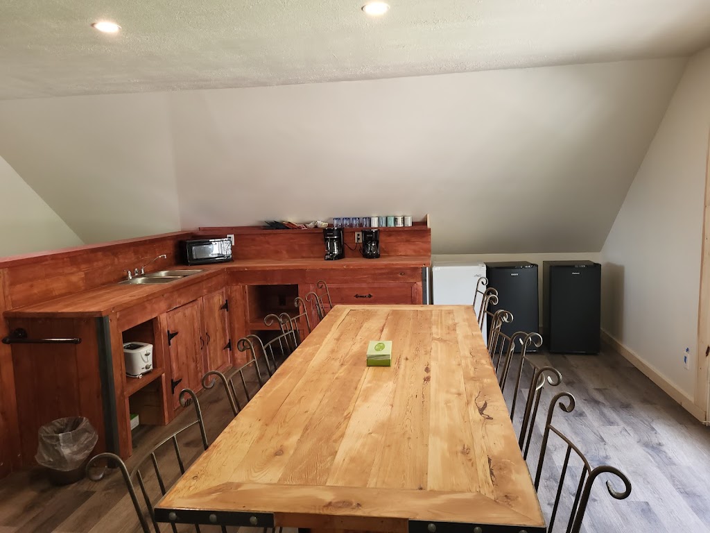The Orchard (Hostel Private Bunks) | 4999 Highway 93, 1 B 27 Unit, Radium Hot Springs, BC V0A 1M0, Canada | Phone: (250) 347-0011