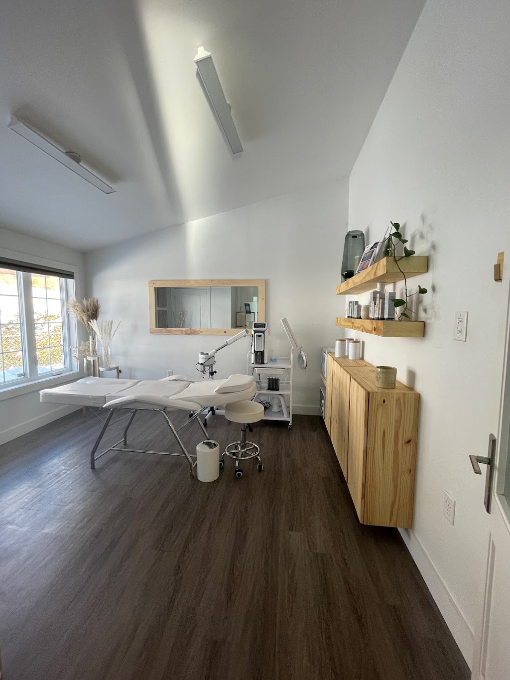 KSKIN | 17 McFarlane Ct, Whitby, ON L1N 5T9, Canada | Phone: (905) 925-2068