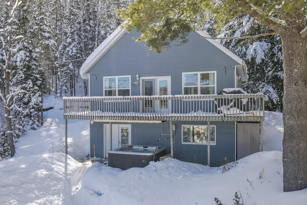 Chalet Le Convivial Tremblant | 510 Chemin du Lac Équerre, Lac-Supérieur, QC J0T 1J0, Canada | Phone: (438) 498-5647