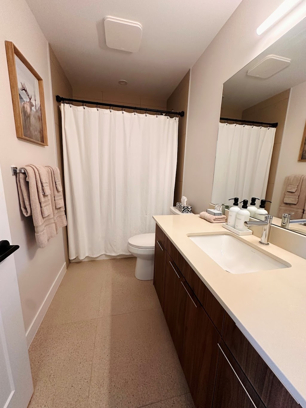 Panorama Mountain Escape | 2116 Panorama Dr, Panorama, BC V0A 1T0, Canada | Phone: (780) 719-3100