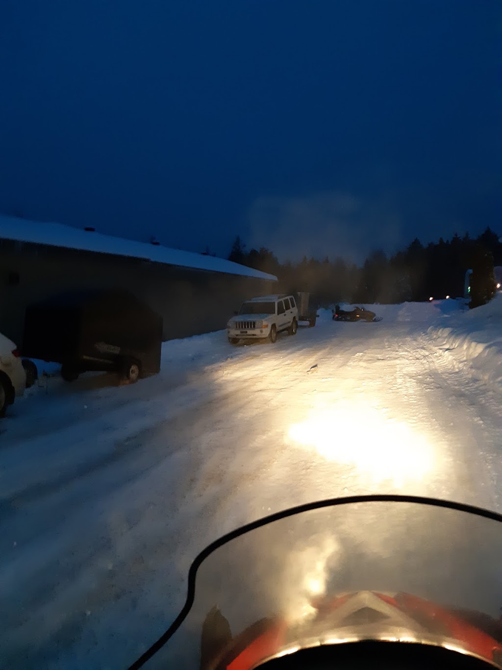 Location des Monts | 540 Rue Notre Dame, Saint-Alexis-des-Monts, QC J0K 1V0, Canada | Phone: (819) 668-6775