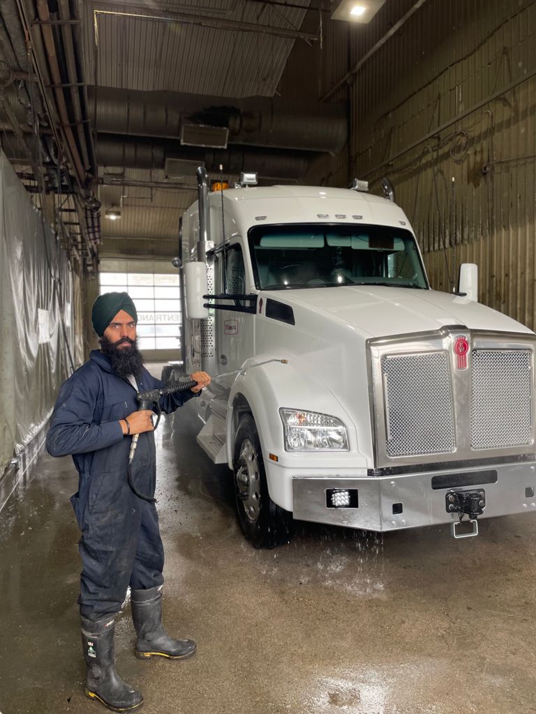 SK Truckwash | 28 Strathmoor Dr #101, Sherwood Park, AB T8H 2B6, Canada | Phone: (587) 729-1313