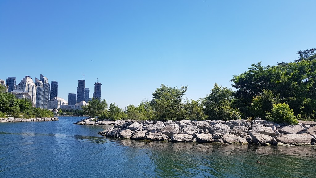 Superior Park | 1Y Superior Ave, Etobicoke, ON M8V 2M1, Canada | Phone: (416) 338-4386