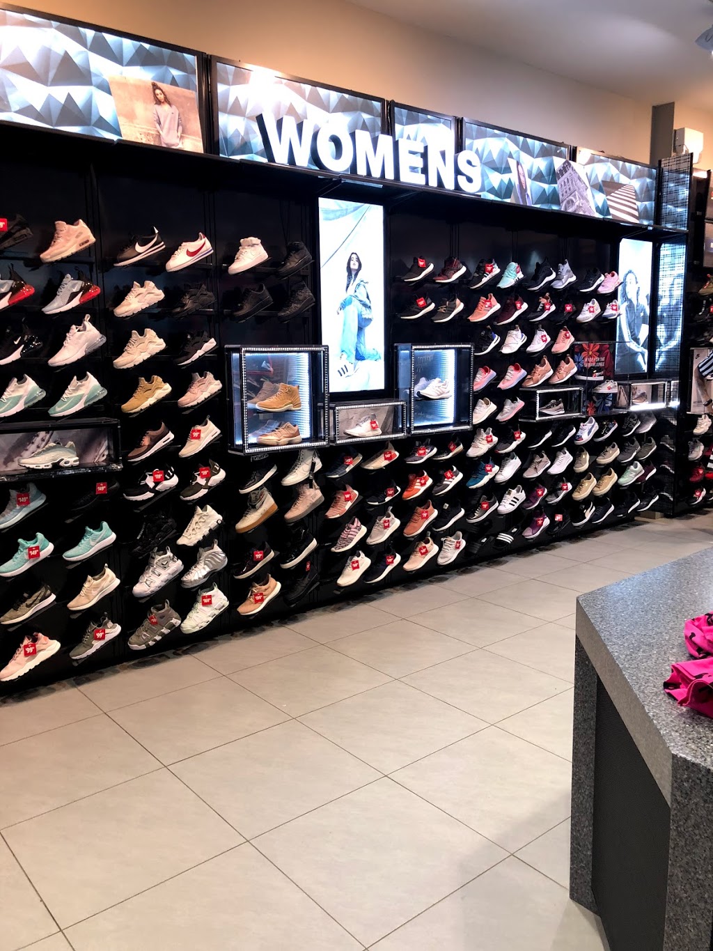 Kids Foot Locker | 3401 Dufferin St #53, North York, ON M6A 2T9, Canada | Phone: (416) 785-6639