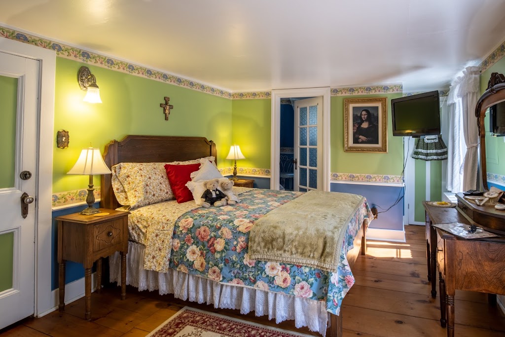 Gîte La vieille Maison Fradet | 7038 Chem. Royal, Saint-Laurent-de-lÎle-dOrléans, QC G0A 3Z0, Canada | Phone: (418) 991-0771