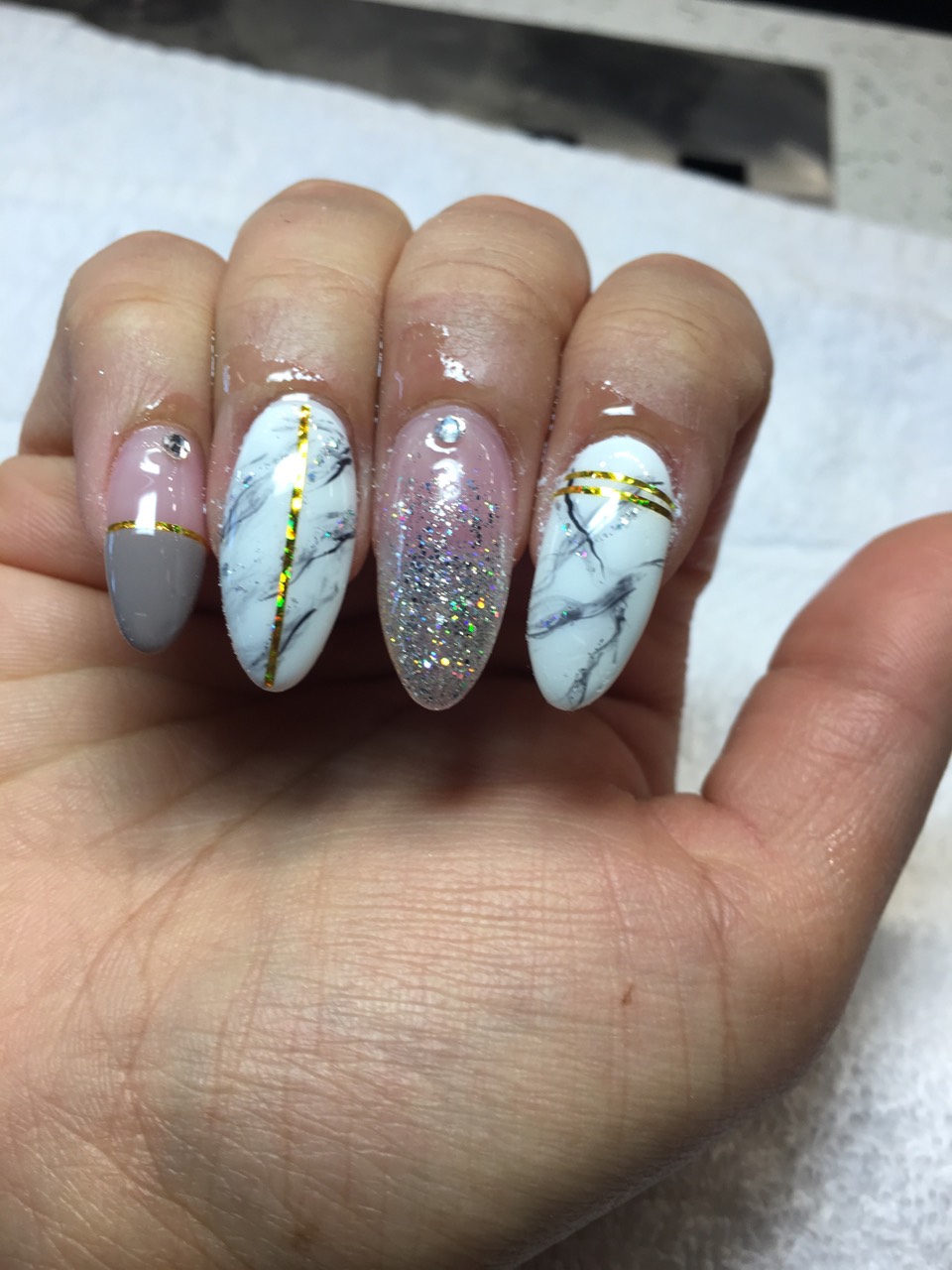 Oakville Nice One Nails | 2501 Third Line, Oakville, ON L6M 5A9, Canada | Phone: (905) 847-2501